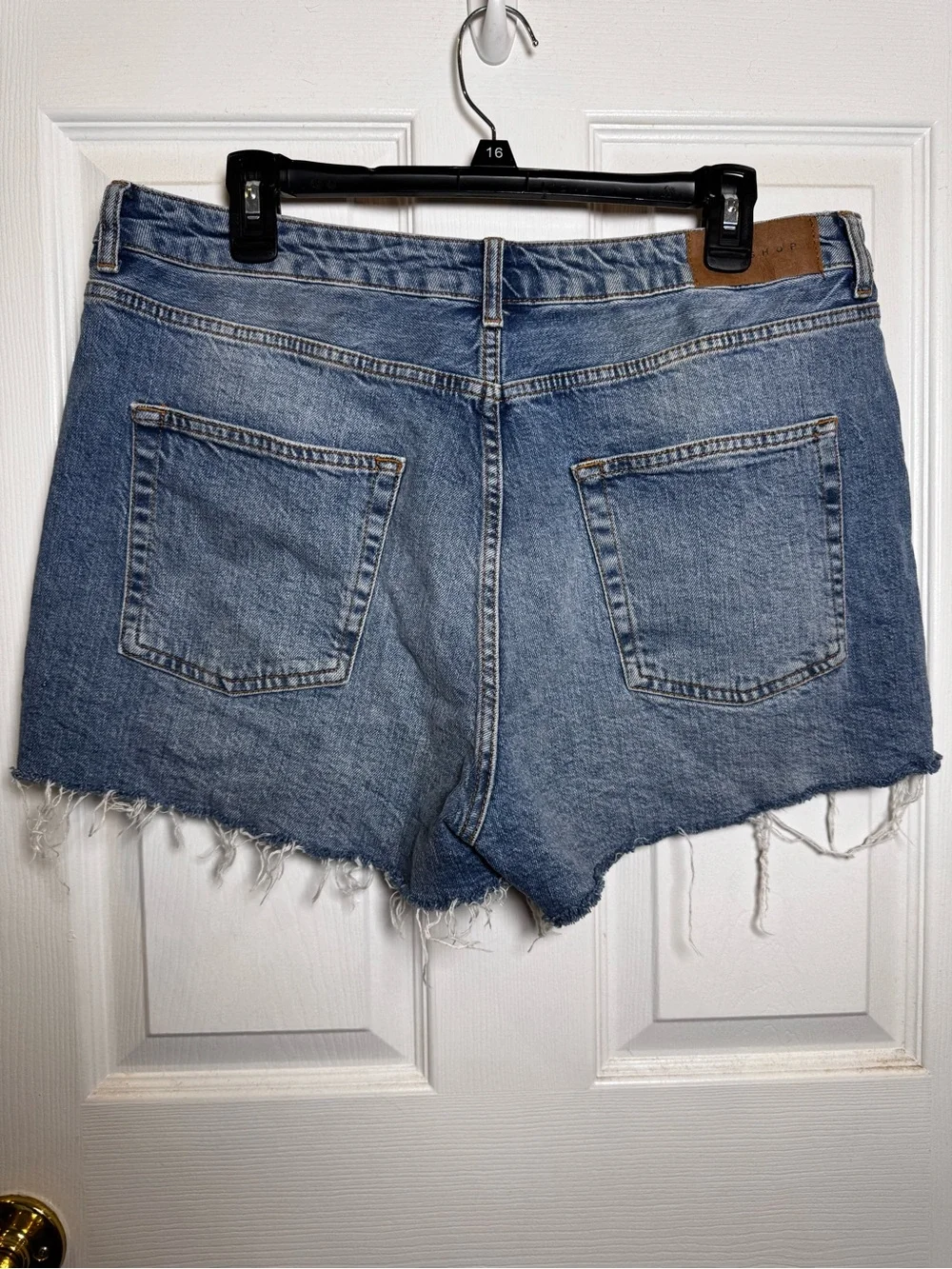 Topshop Mom Denim Cutoff Shorts Light Wash Distressed Raw Hem Size 14